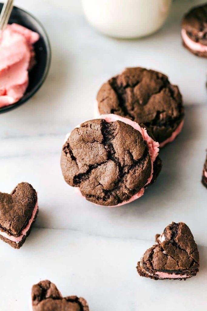 Make Valentine's Day extra special this year by making super cute and easy Valentine's Day desserts. These 40 Super Cute and Easy Valentine's Day Desserts are the perfect edible gift. #valentinescupcakes #valentinesdaycupcakesideas #redvelvet #cookies #cookiedecorating #cookiedough #valentinesday #valentine #dessert #dessertrecipes #desserts #yummy #delicious
