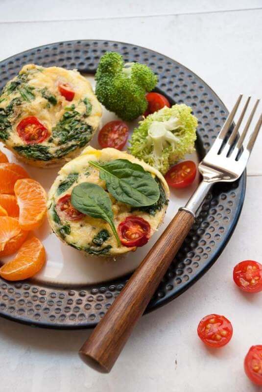 High Protein Breakfast Egg Muffin Meal Prep - Quick and healthy breakfast ideas you can meal prep, yummy and ready in 30 mins or less. You can enjoy your mornings even if you're busy! meal prep, meal prep for the week, meal plan, meal prep recipes, #mealprepideas #breakfastideas #breakfastrecipes via www.sharpaspirant.com