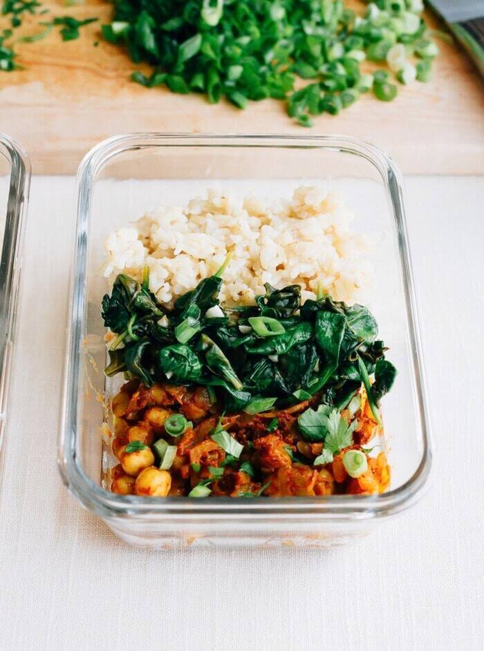 Curried Chickpea Bowls with Garlicky Spinach. These healthy Vegan Meal Prep Ideas are perfect for breakfast, lunch or dinner, easy to cook and delicious to eat! #Meals #MealPrep #HealthyMealPrep #HealthyRecipes #veganrecipes