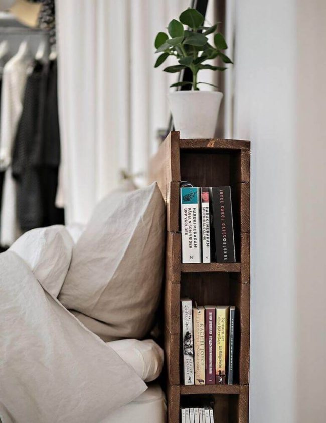 Small Bedroom Organization Ideas: Smart Hidden Bed Bookshelf #smallbedroomideas #smallbedroomstorageideas #spacesaving #bedroomideasforsmallrooms