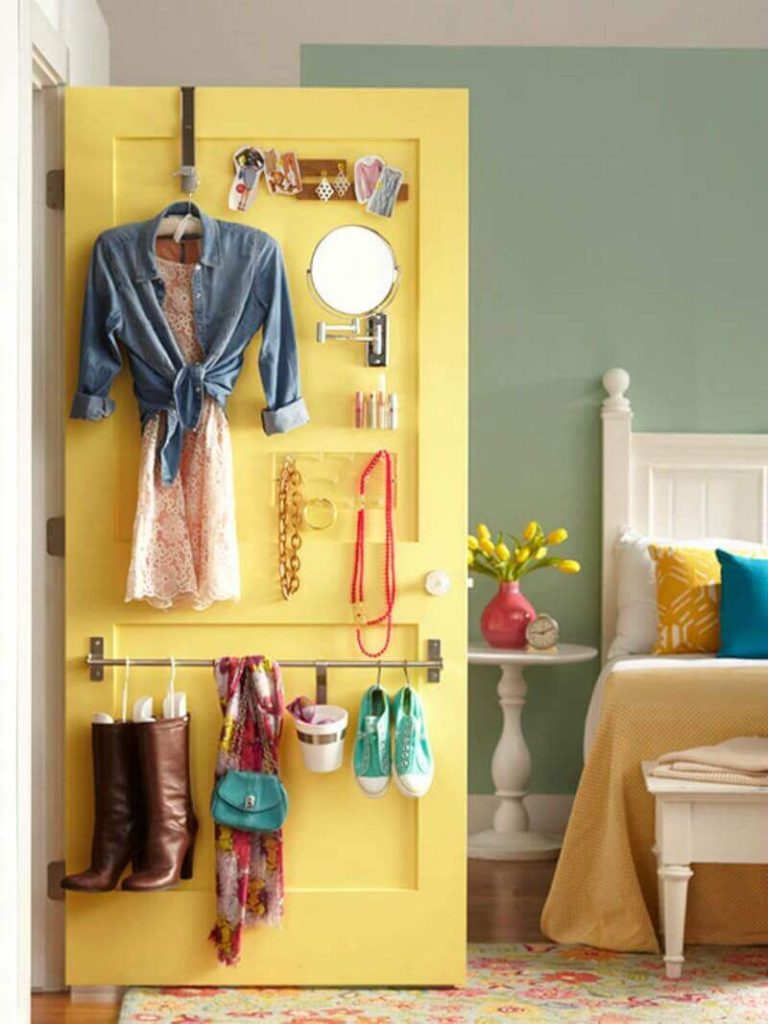 Stylish Door Hooks And Railings For Accessories #smallbedroomideas #smallbedroomstorageideas #spacesaving #bedroomideasforsmallrooms