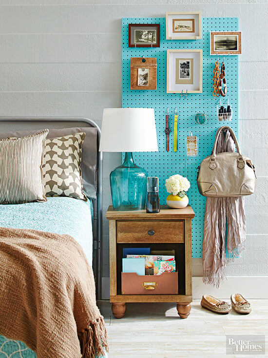 Small Bedroom Organization Ideas: Install a Pegboard #smallbedroomideas #smallbedroomstorageideas #spacesaving #bedroomideasforsmallrooms