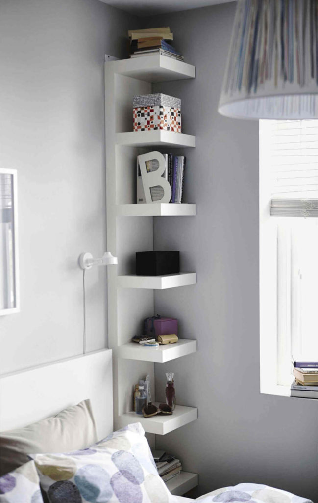 Small Bedroom Organization Ideas: Tall Minimalist Corner Shelves #smallbedroomideas #smallbedroomstorageideas #spacesaving #bedroomideasforsmallrooms