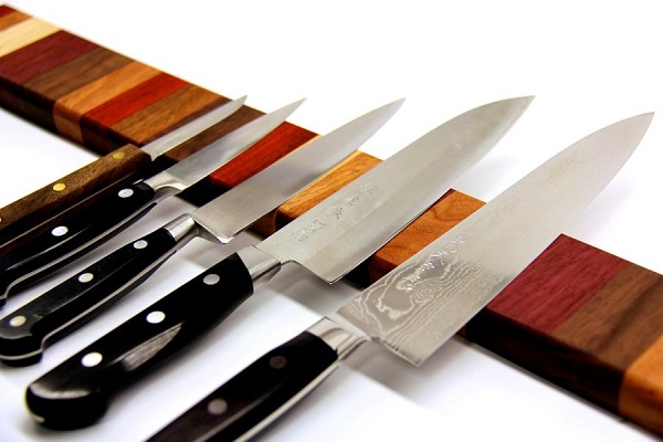 Use Magnetic Knife strips. #Kitchen #KitchenOrganization #KitchenDecor #KitchenStorage
