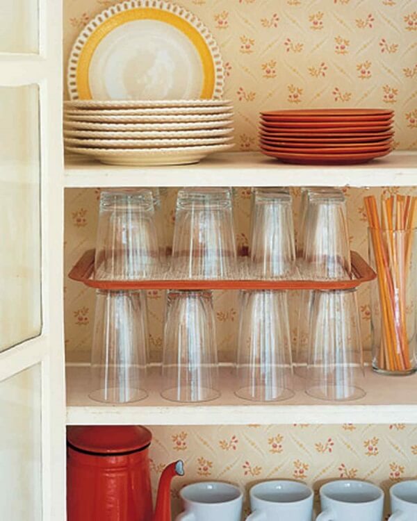 Use a serving tray as a shelf divider. #Kitchen #KitchenOrganization #KitchenDecor #KitchenStorage