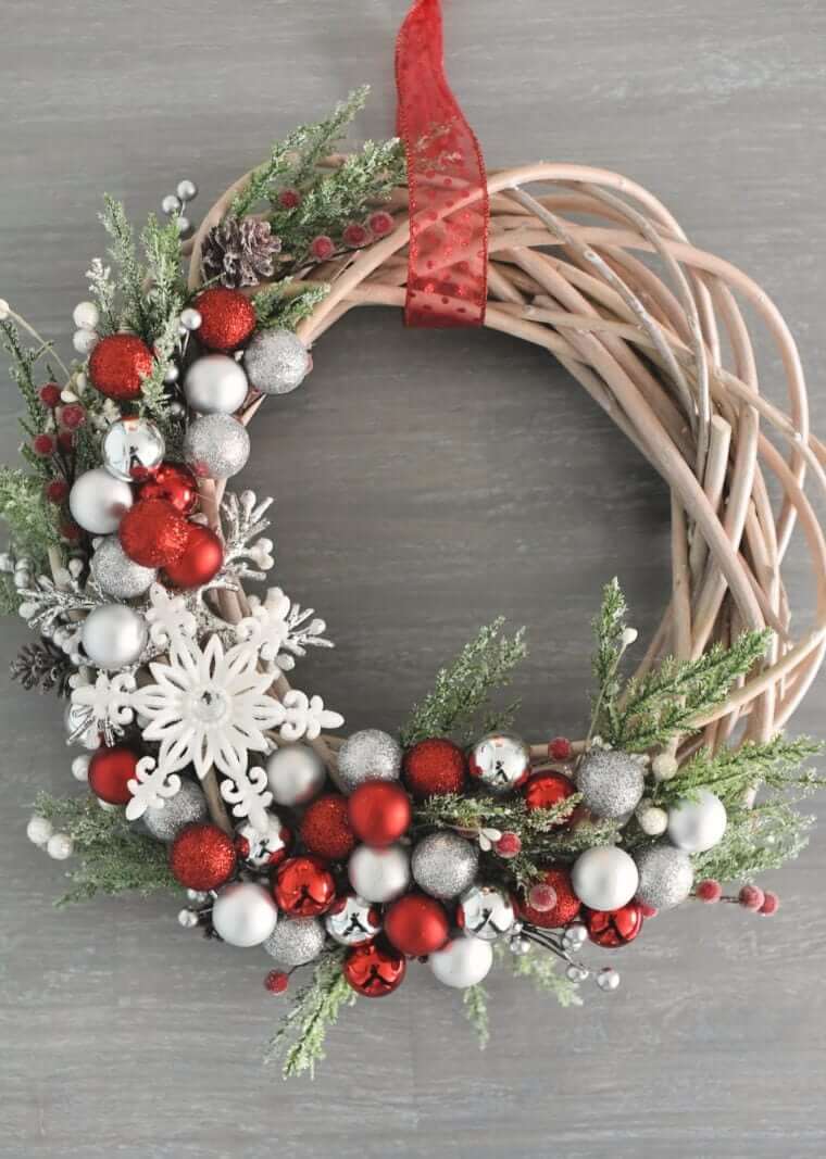 Thinking of making your own Christmas wreaths? You're going to love these fun and creative Christmas wreaths ideas! They're simple and easy to make and don't cost too much. #christmaswreaths #christmasdecor #christmascrafts #christmasdiys #christmas #holidays