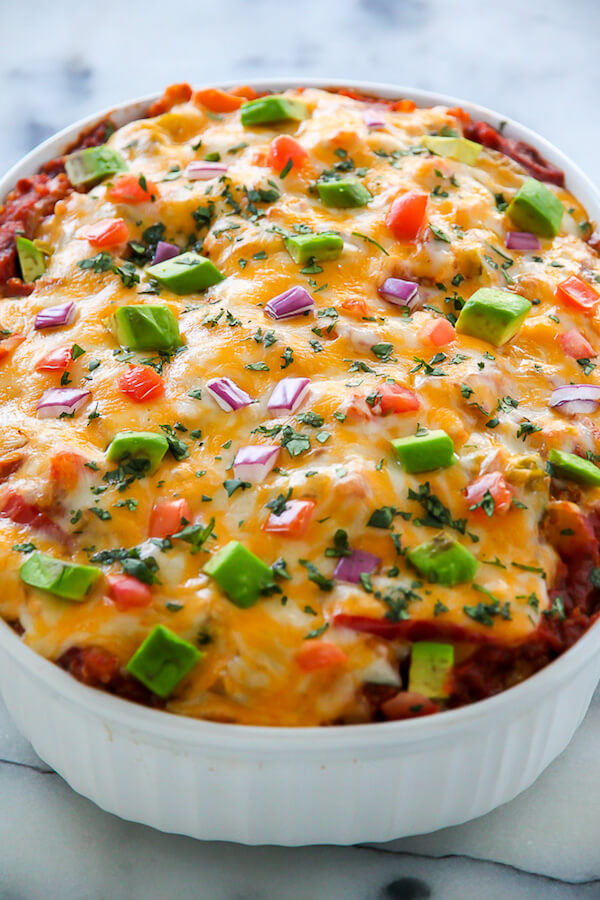 Veggie Fajita Quinoa Casserole. Are you looking for quick, easy, and healthy dinner recipes? Here are 9 delicious vegetarian dinner recipes even your meat-loving kids and family will love! #Meals #MealPrep #HealthyMealPrep #HealthyRecipes #Dinner #DinnerIdeas #DinnerRecipes #HealthyDinnerRecipes. healthy dinner ideas vegetarian, vegetarian recipes dinner, healthy dinner recipes