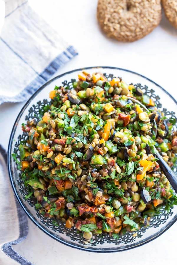Sun-Dried Tomato Lentil Salad. Are you looking for quick, easy, and healthy dinner recipes? Here are 9 delicious vegetarian dinner recipes even your meat-loving kids and family will love! #Meals #MealPrep #HealthyMealPrep #HealthyRecipes #Dinner #DinnerIdeas #DinnerRecipes #HealthyDinnerRecipes. healthy dinner ideas vegetarian, vegetarian recipes dinner, healthy dinner recipes