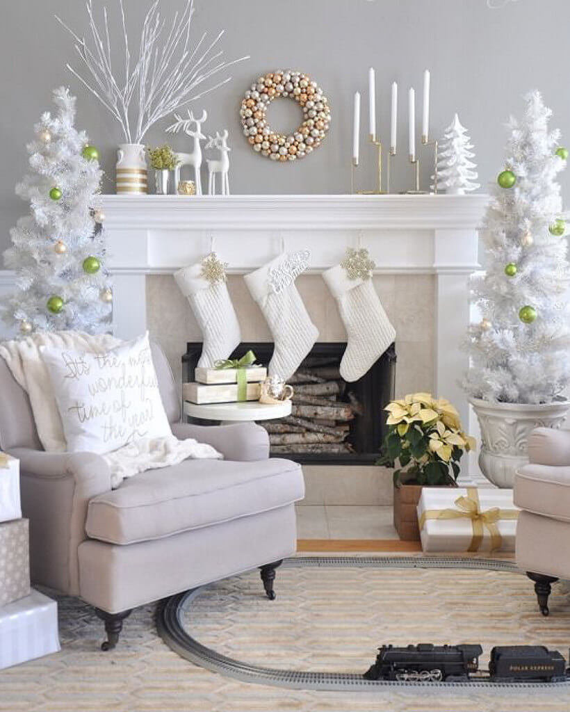 These brilliant Christmas decor ideas are perfect for your home, living room or apartment and will turn your small spaces to something fabulous in no time! christmas tree ideas. christmas crafts. christmas DIY and crafts. holidays. #christmastrees #christmasdecor #christmascrafts #christmasdiys #christmas #holidays
