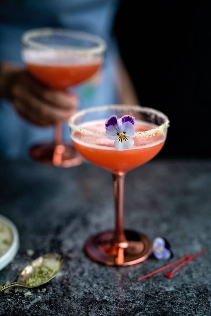 Valentine's day cocktails. Looking for easy & classic Valentine's Day Cocktails to set the mood? We've put together some of the best cocktails guaranteed to impress your loved ones!#valentinesday #cocktails #drinks #valentines #partyideas