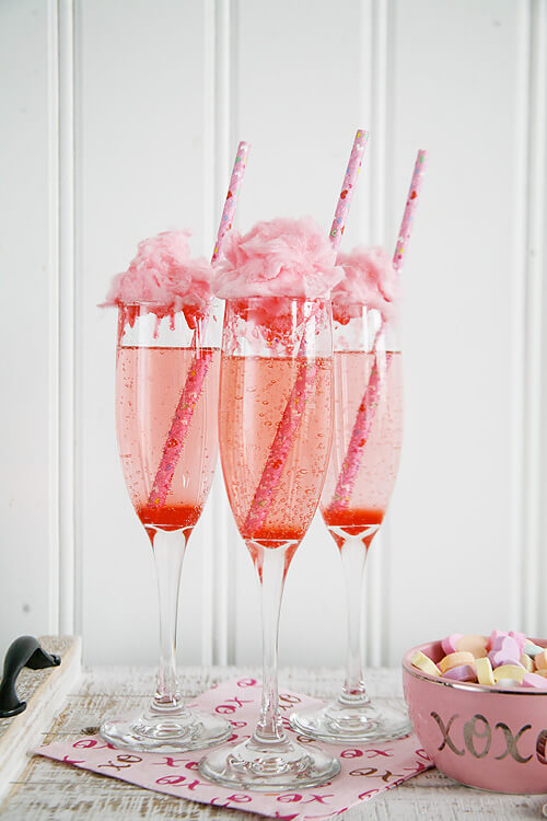 Valentine's day cocktails. Looking for easy & classic Valentine's Day Cocktails to set the mood? We've put together some of the best cocktails guaranteed to impress your loved ones!#valentinesday #cocktails #drinks #valentines #partyideas