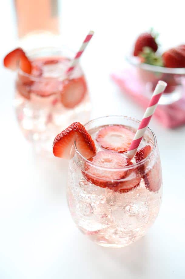 Looking for easy & classic Valentine's Day Cocktails to set the mood? We've put together some of the best cocktails guaranteed to impress your loved ones!#valentinesday #cocktails #drinks #valentines #partyideas
