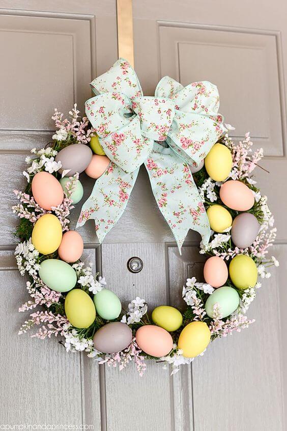 Easy Easter Decorations For The Home: Easter Wreaths Are you looking for DIY Easter decorations ideas? These homemade Easter decorations include Easter decor ideas with eggs, Easter centrepieces, Easter decorations table and so much more! Plus, if you’re after Easter crafts for adults, Easter crafts kids or Easter crafts decorations, these ideas are brilliant. #easterdecorations #eastercrafts #easterdecor #diy #masonjars #homemade #easterwreaths