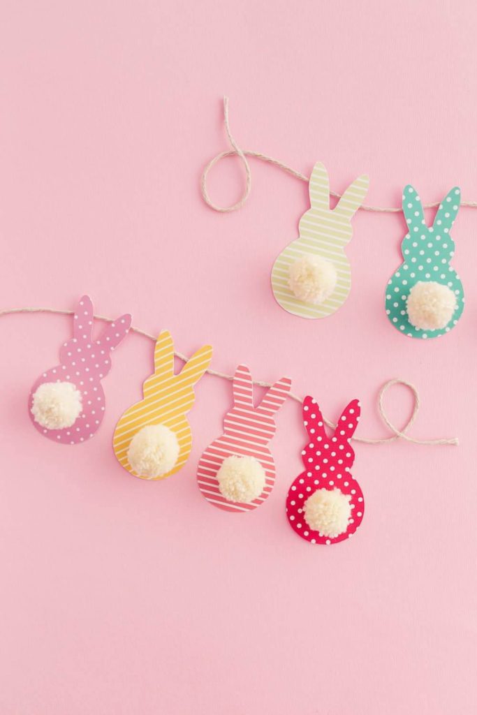 Easy Easter Decorations For The Home: Are you looking for DIY Easter decorations ideas? These homemade Easter decorations include Easter decor ideas with eggs, Easter centrepieces, Easter decorations table and so much more! Plus, if you’re after Easter crafts for adults, Easter crafts kids or Easter crafts decorations, these ideas are brilliant. #easterdecorations #eastercrafts #easterdecor #diy #masonjars #homemade #easterwreaths