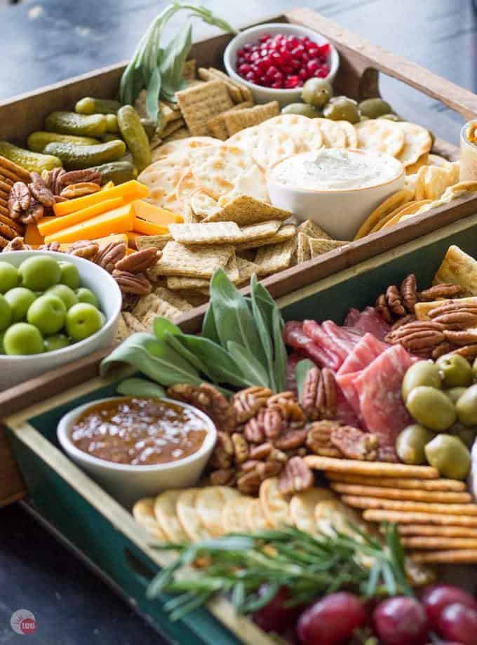 Pretty cheese board that's totally crowd-pleaser