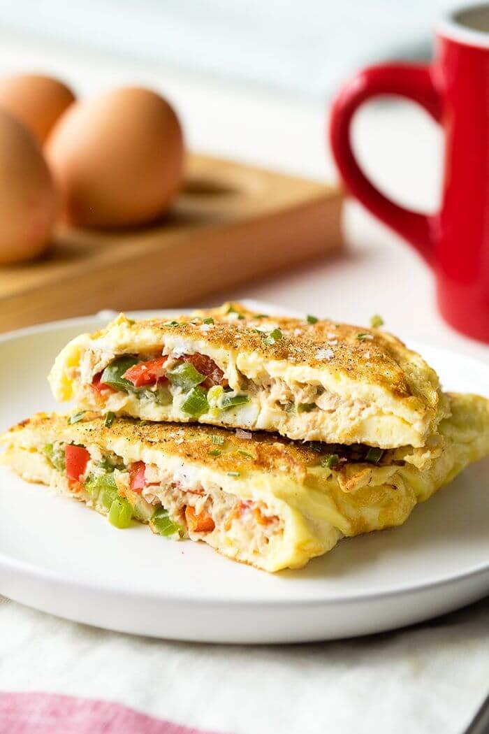 Tuna Omelette - Quick and healthy breakfast ideas you can meal prep, yummy and ready in 30 mins or less. You can enjoy your mornings even if you're busy! meal prep, meal prep for the week, meal plan, meal prep recipes, #mealprepideas #breakfastideas #breakfastrecipes via www.sharpaspirant.com