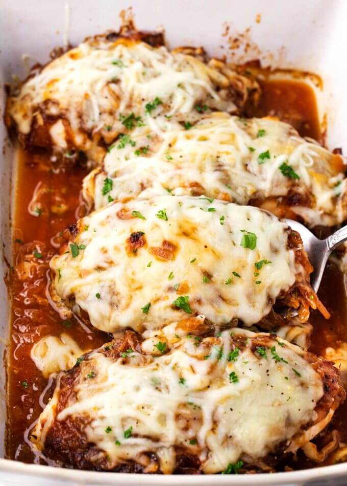 French Onion Baked Chicken Get The Full Recipe On The Chunky Chef. These 45+ mouth-watering healthy chicken breast recipes are all you need to start your week right! Easy, simple, perfect for lunch and dinner! Find oven-baked/ grilled/ slow cooker chicken breast recipes for kids to love!