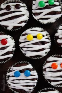 Get creative with these easy cute Halloween cupcake ideas your kids will devour! Add these yummy cupcake recipes to your Halloween party foods and start baking! halloween cupcakes ideas | halloween cupcakes decorations | halloween cupcakes for kids | halloween cupcakes easy | halloween cupcakes | halloween cupcakes decoration scary | Image via Skinny Taste