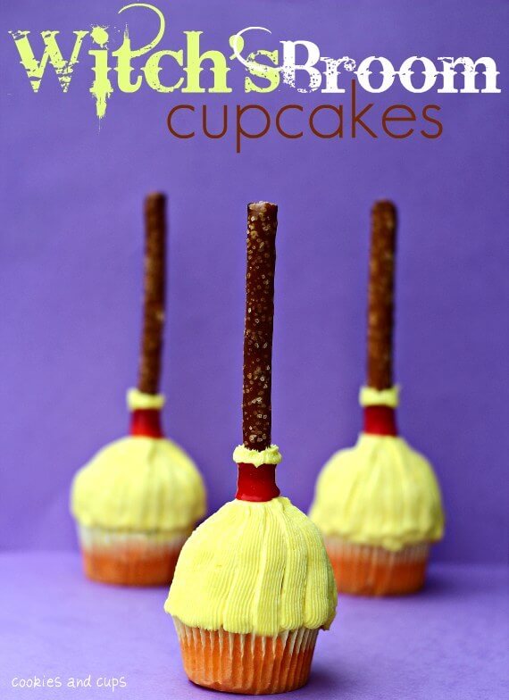 Get creative with these easy cute Halloween cupcake ideas your kids will devour! Add these yummy cupcake recipes to your Halloween party foods and start baking! halloween cupcakes ideas | halloween cupcakes decorations | halloween cupcakes for kids | halloween cupcakes easy | halloween cupcakes | halloween cupcakes decoration scary | Image via Cookies and Cups