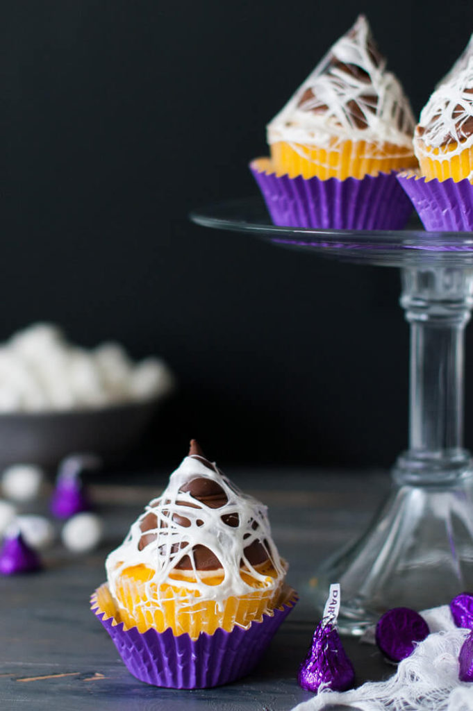 Get creative with these easy cute Halloween cupcake ideas your kids will devour! Add these yummy cupcake recipes to your Halloween party foods and start baking! halloween cupcakes ideas | halloween cupcakes decorations | halloween cupcakes for kids | halloween cupcakes easy | halloween cupcakes | halloween cupcakes decoration scary | Image via Handmade Charlotte