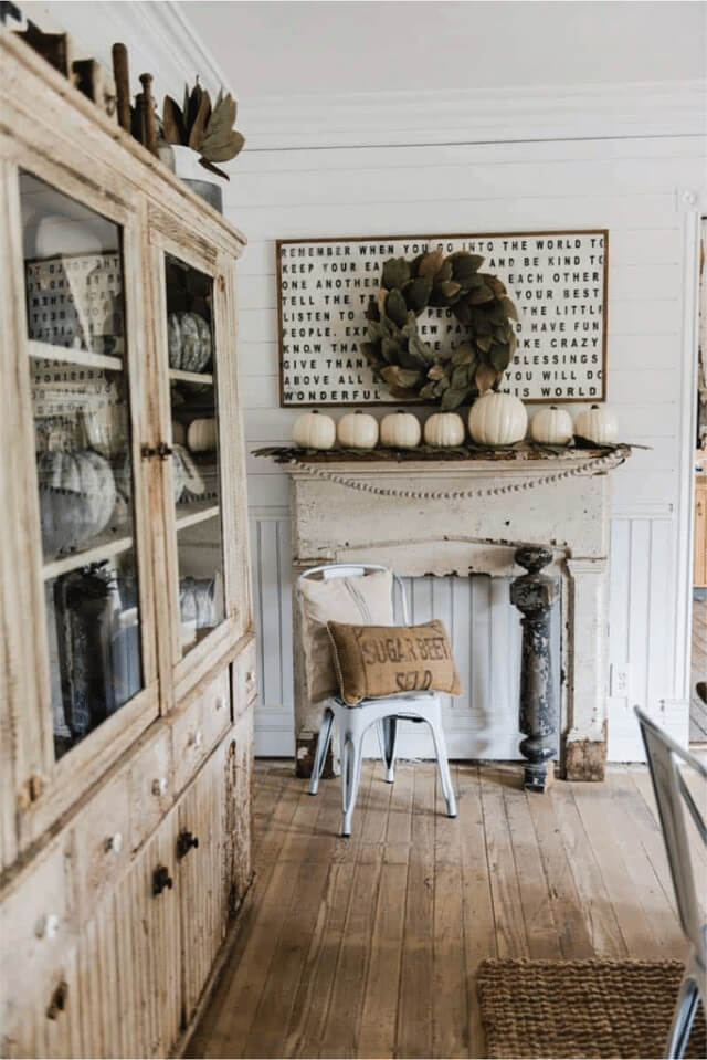Beautiful and cozy fall decor ideas for the home to warm you up this autumn! Find some great ideas for the living room, front porch, dining room, and more! fall decorations diy | fall decor mantle | fall decor outdoor | fall decor 2020 trends | Image Via Liz Marie Blog
