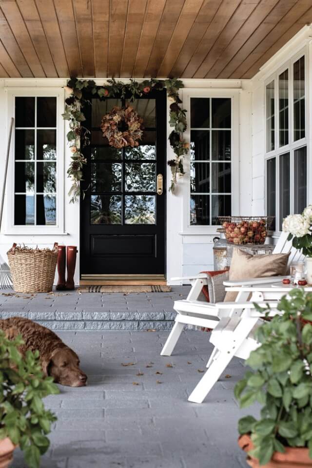 Beautiful and cozy fall decor ideas for the home to warm you up this autumn! Find some great ideas for the living room, front porch, dining room, and more! fall decorations diy | fall decor mantle | fall decor outdoor | fall decor 2020 trends | Image Via Image Via Boxwood Avenue