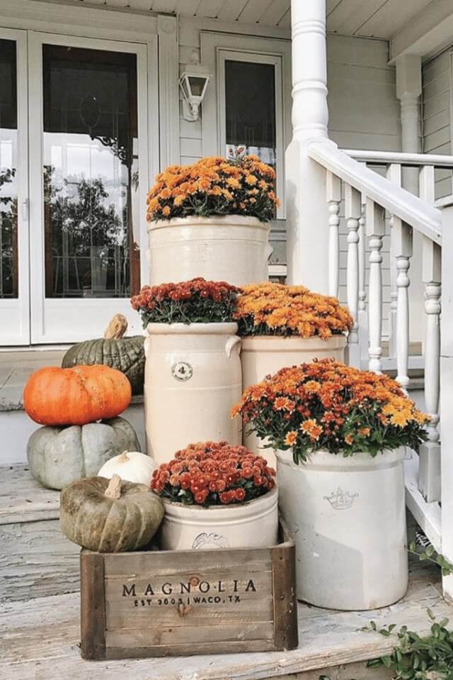 Beautiful and cozy fall decor ideas for the home to warm you up this autumn! Find some great ideas for the living room, front porch, dining room, and more! fall decorations diy | fall decor mantle | fall decor outdoor | fall decor 2020 trends