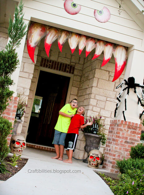 Easy DIY Halloween Decorations for Outdoor and Indoor. Check out some of our top choices for the best easy DIY Halloween decorations and crafts that are perfect outside or inside of your home! #halloween #halloweendecorations #diyhalloweendecorations #easyhalloweendecorations #halloweendecorationsforkids #halloweenpartydecor