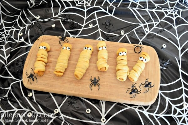 These scary-good 25 Sweet and Savory Halloween Treats Recipes are sure to wow kids and adults alike! Halloween treats desserts | Halloween treats ideas | Halloween party ideas food | Image via Aileen Cooks