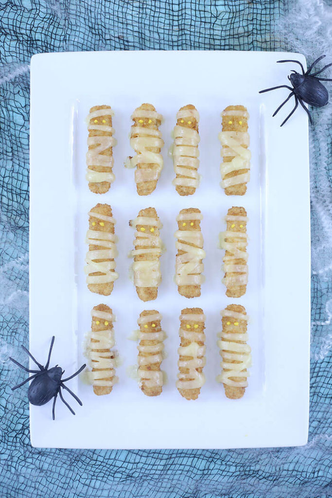 These scary-good 25 Sweet and Savory Halloween Treats Recipes are sure to wow kids and adults alike! Halloween treats desserts | Halloween treats ideas | Halloween party ideas food | Image via Cutefetti