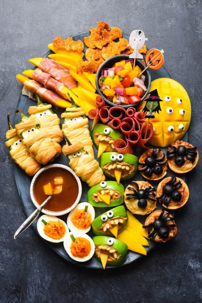 These scary-good 25 Sweet and Savory Halloween Treats Recipes are sure to wow kids and adults alike! Halloween treats desserts | Halloween treats ideas | Halloween party ideas food | Image via Foxes Love Lemons
