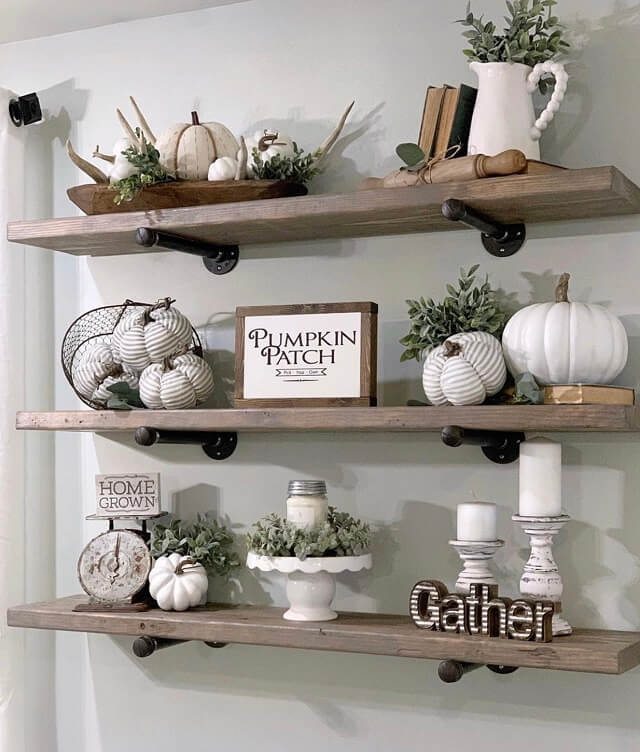 What a cute fall shelf setup!