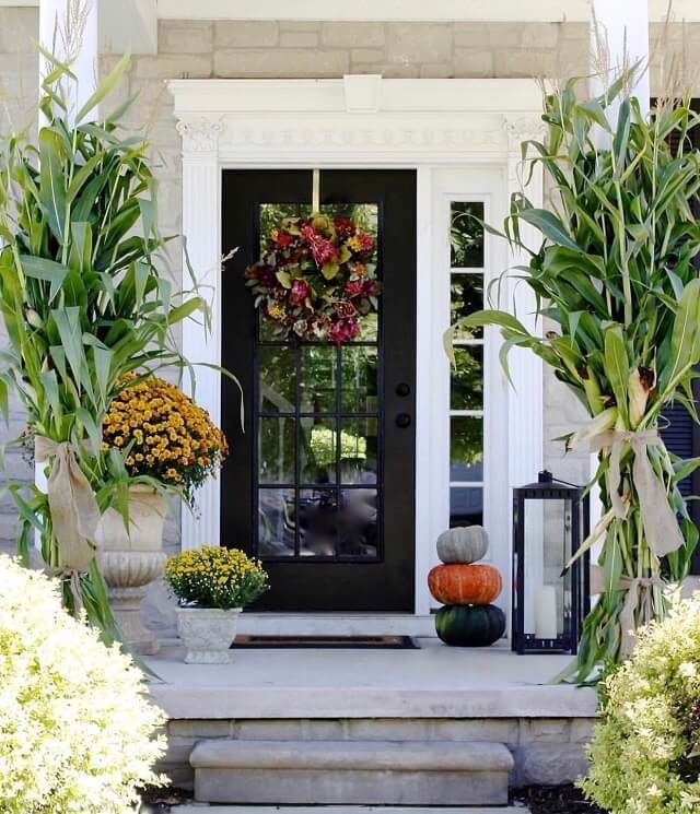 Adorable Fall Porch Ideas - easy and simple ways to make your front porch feel cozy and warm this autumn season!These fall porch ideas will show you how to easily create an autumn-ready porch using simple decors such as fall signs, wreaths, pumpkins, plants, and more! Image Via Theyellowcapecod