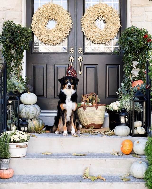 Adorable Fall Porch Ideas - easy and simple ways to make your front porch feel cozy and warm this autumn season!These fall porch ideas will show you how to easily create an autumn-ready porch using simple decors such as fall signs, wreaths, pumpkins, plants, and more! Image Via Mrscraftberrybush