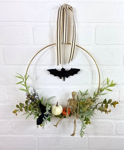 Get ready to hang your most beautiful fall wreaths for front door and wow your guests! Check out these 25 fall wreaths you can get on ETSY.farmhouse fall wreath ideas | DIY fall wreaths | rustic fall wreaths for front door DIY easy | simple fall wreaths | easy fall wreaths for front door autumn Diy. Get these rustic fall decor ideas and elegant fall wreaths for cheap now! #fallwreathsforfrontdoor #wreaths #falldecor #rustic #farmhouse #fallwreaths