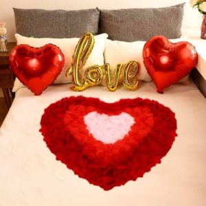Put some extra sparks to your homes with these pretty, romantic, and affordable Valentine's Day decorations from Amazon! valentines day ideas | valentines day decor ideas | valentine home decor | valentine table decorations easy | valentines day decor outdoor
