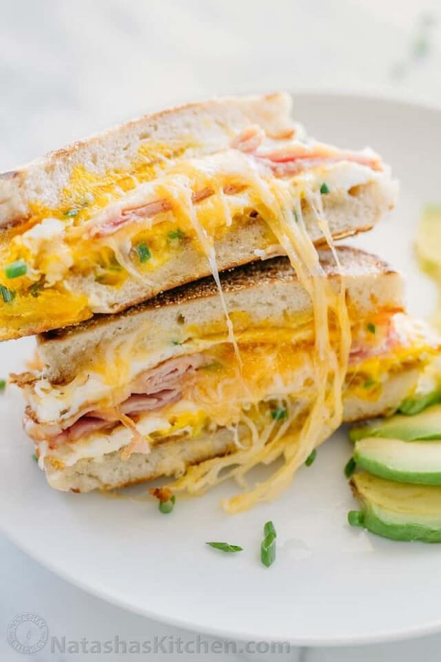 Best breakfast sandwiches ideas EVER! Healthy, delicious, and easy to make! Yummy! Kids will love them too! healthy breakfast sandwich recipes, healthy breakfast sandwiches #breakfastrecipes #breakfastideas #sandwichrecipes #sandwichideas #healthyrecipes via www.sharpaspirant.com