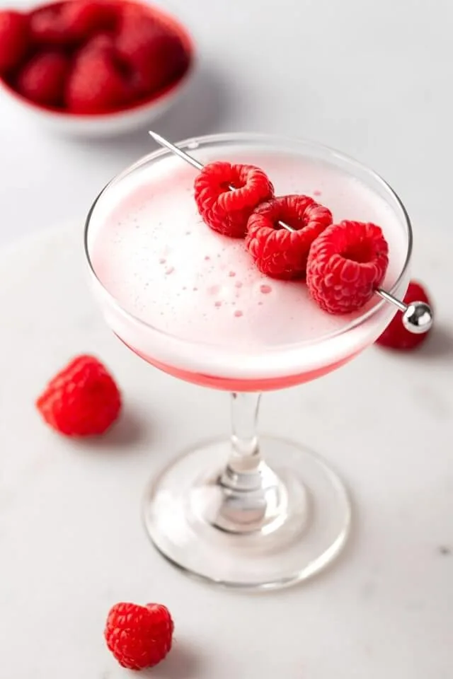 Raspberry Gin Fizz - valentine's day drinks