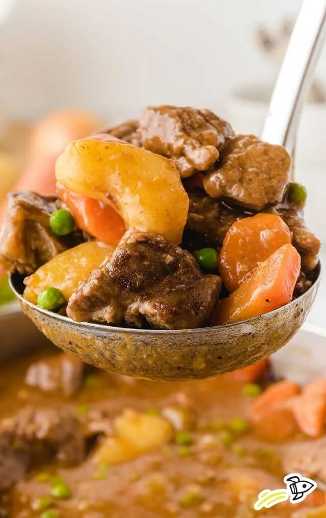 Looking for a comforting, satisfying meal this weekend? Then try these easy, hearty, and flavorful Beef Stew Crockpot recipes!
