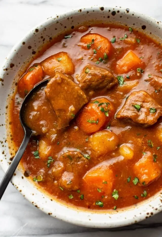 Looking for a comforting, satisfying meal this weekend? Then try these easy, hearty, and flavorful Beef Stew Crockpot recipes!