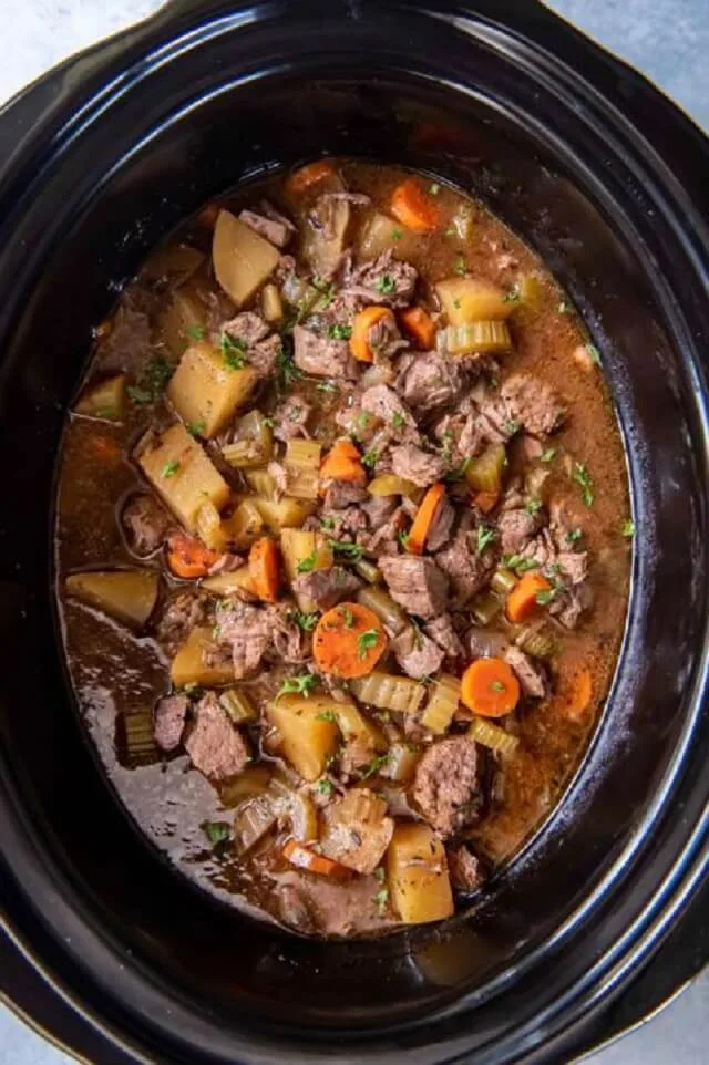 Looking for a comforting, satisfying meal this weekend? Then try these easy, hearty, and flavorful Beef Stew Crockpot recipes!