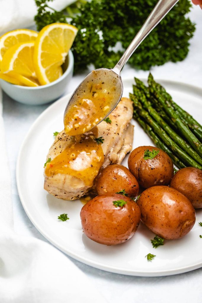 Lemon Garlic Instant Pot Chicken and Potatoes - super easy, purely satisfying, and a time-saver that you can have for lunch or dinner this weekend!