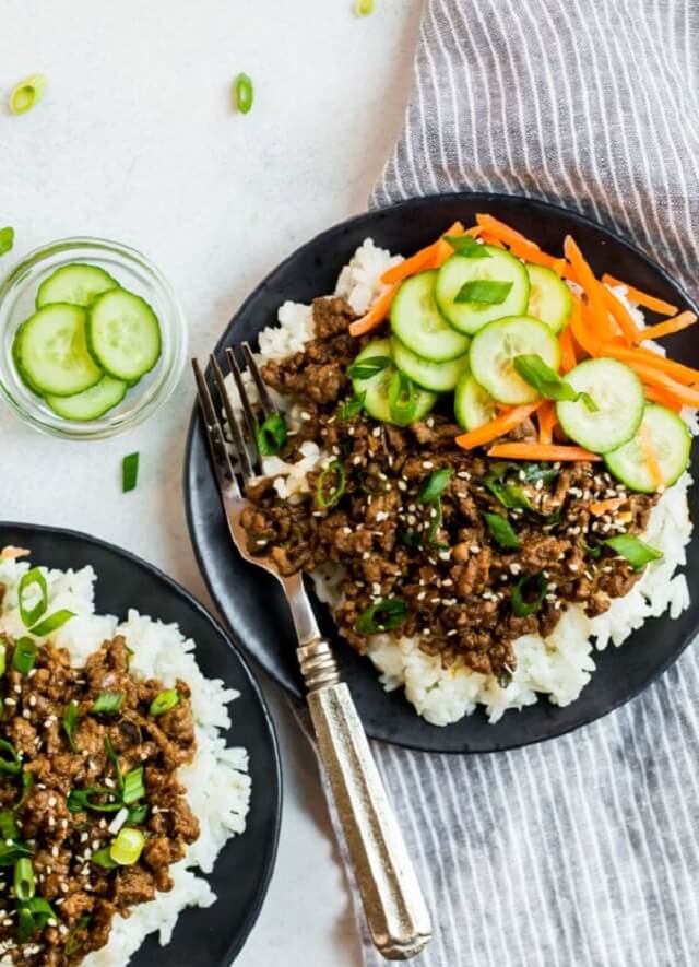Delicious dinners are just within your reach when you have these easy ground beef recipe ideas! All of these ground beef recipes are simple to make, healthy, and a total hit with the family.