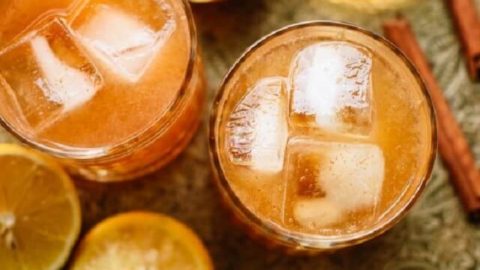 Instead of wine and beer, serve these delectable fall-flavored Thanksgiving cocktail recipes to your guests this holiday.