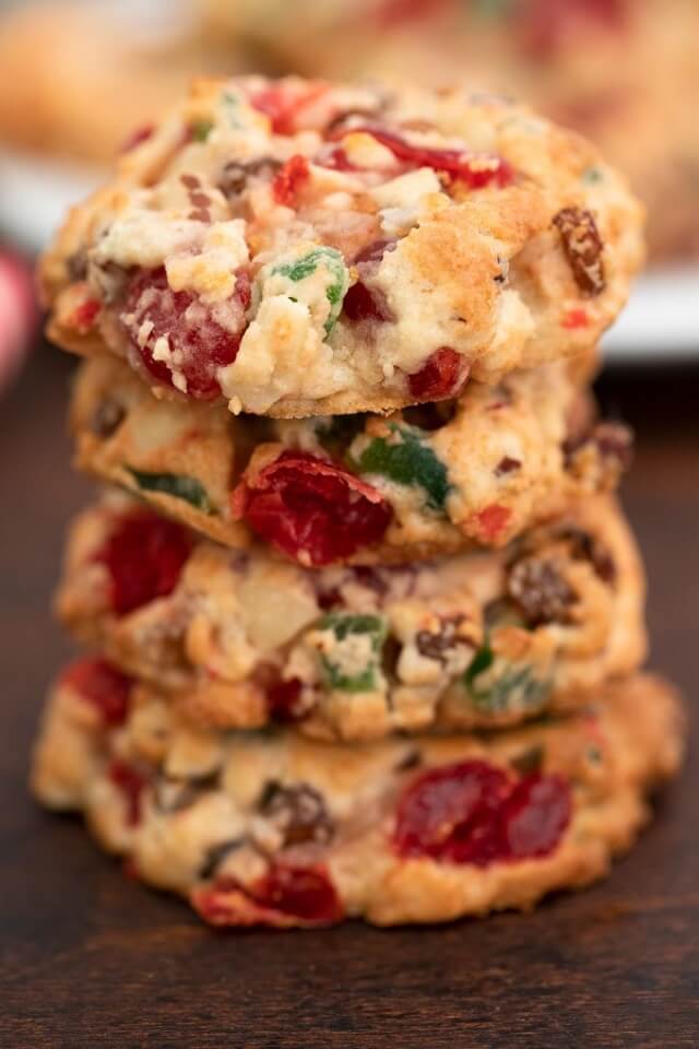 Are you looking for some delectable and easy Christmas treats recipes to help you celebrate Christmas or the holidays? We're sharing some delicious and amazing holiday treats that are simple to make and that your family, guests, friends, and children will like.