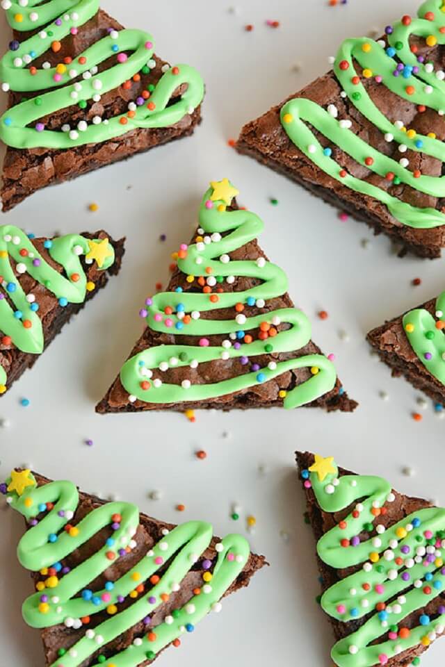 Are you looking for some delectable and easy Christmas treats recipes to help you celebrate Christmas or the holidays? We're sharing some delicious and amazing holiday treats that are simple to make and that your family, guests, friends, and children will like.