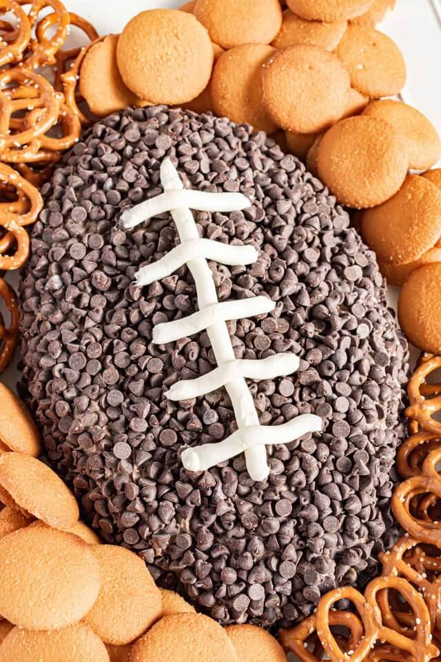 These easy Super Bowl desserts allow you to turn just about anything into a football. So what could be more fun than that? Check them out now!