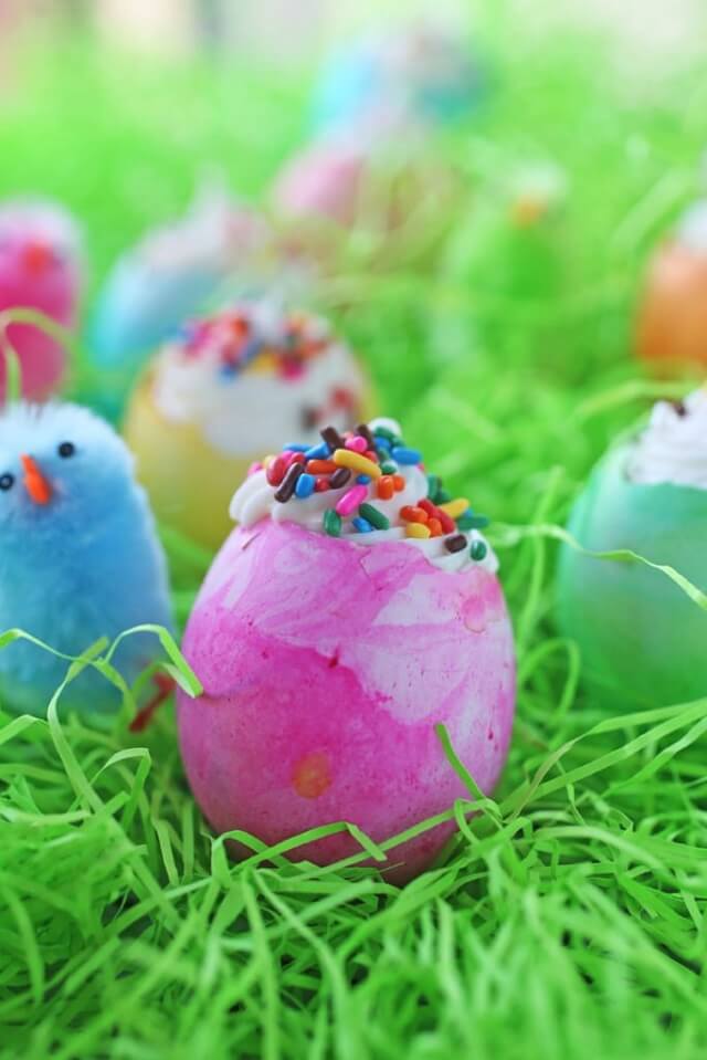 Get into the holiday spirit with these super cute & easy Easter cupcakes! Find bunnies, chicks, and more that are ideal for any Easter event!