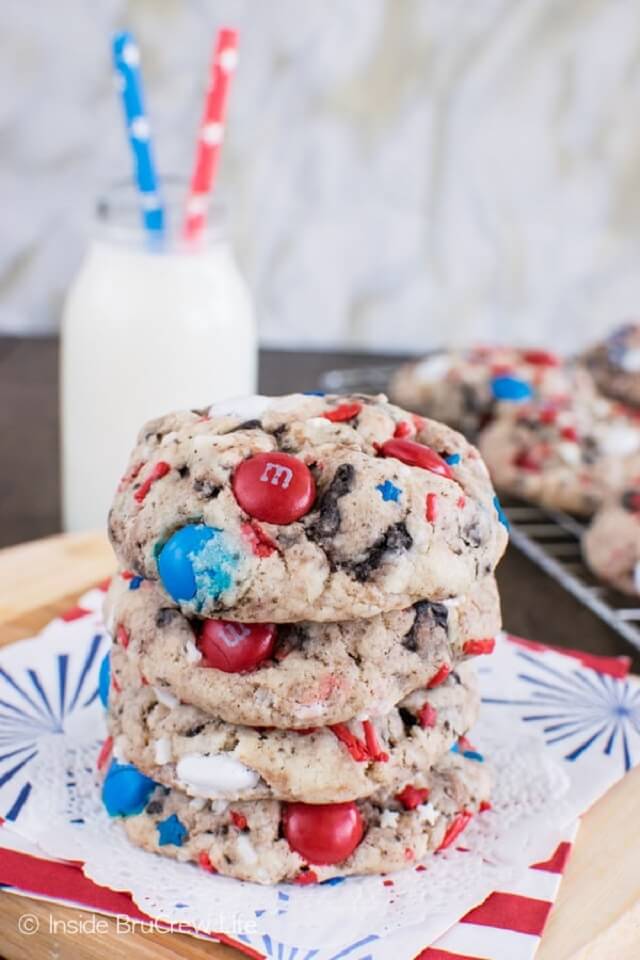 These 4th of July cookies look as wonderful as they taste! There are infinite ways to celebrate Independence Day, from picnics to fireworks, and these sweet patriotic cookies are a delicious addition to any of them!