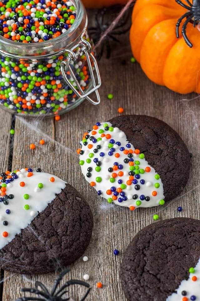 Looking for simple and doable Halloween desserts? These sweets enhance the most terrifying night of the year! You've got to check them out now!